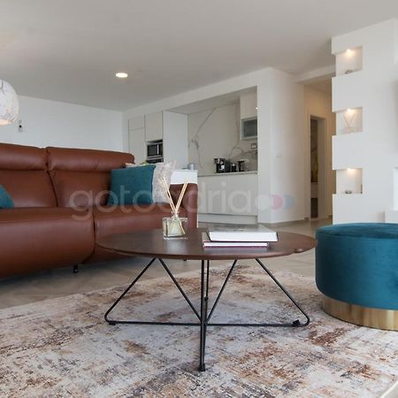 Villa Smaragd - Opal - Luxury Apt With Shared Pool And Private Hot Tub Makarska Exterior foto