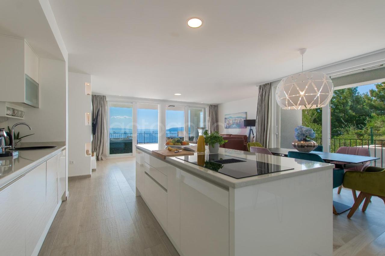 Villa Smaragd - Opal - Luxury Apt With Shared Pool And Private Hot Tub Makarska Exterior foto