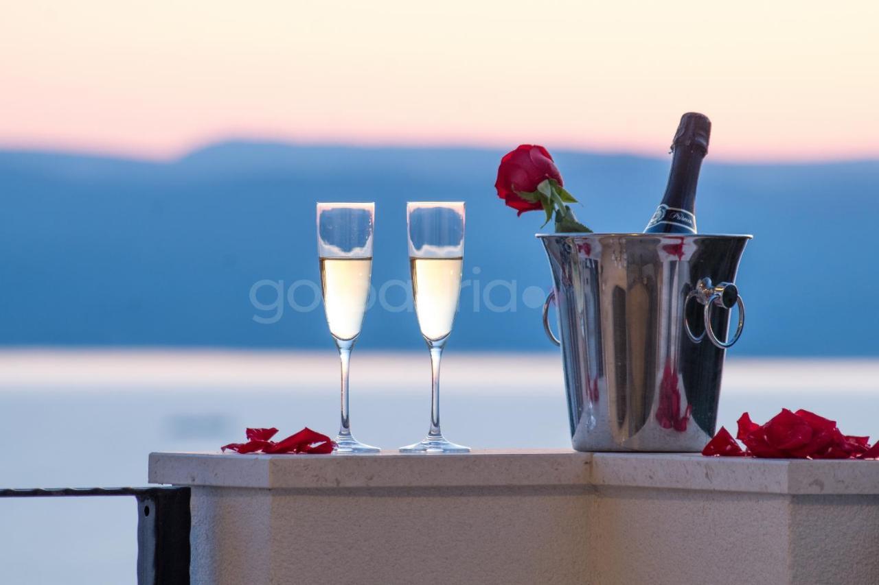 Villa Smaragd - Opal - Luxury Apt With Shared Pool And Private Hot Tub Makarska Exterior foto