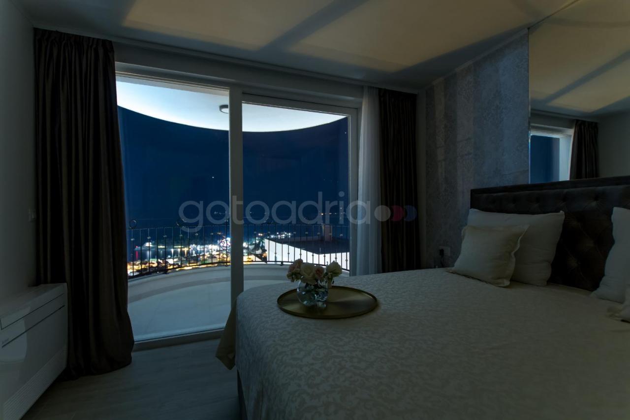 Villa Smaragd - Opal - Luxury Apt With Shared Pool And Private Hot Tub Makarska Exterior foto