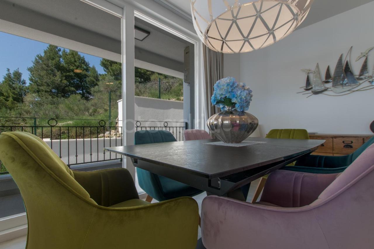 Villa Smaragd - Opal - Luxury Apt With Shared Pool And Private Hot Tub Makarska Exterior foto