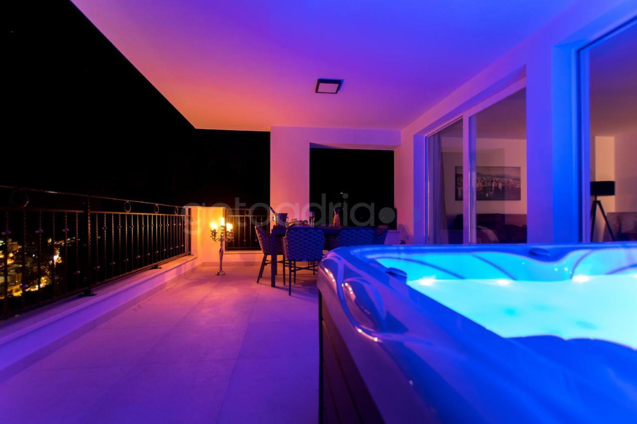 Villa Smaragd - Opal - Luxury Apt With Shared Pool And Private Hot Tub Makarska Exterior foto