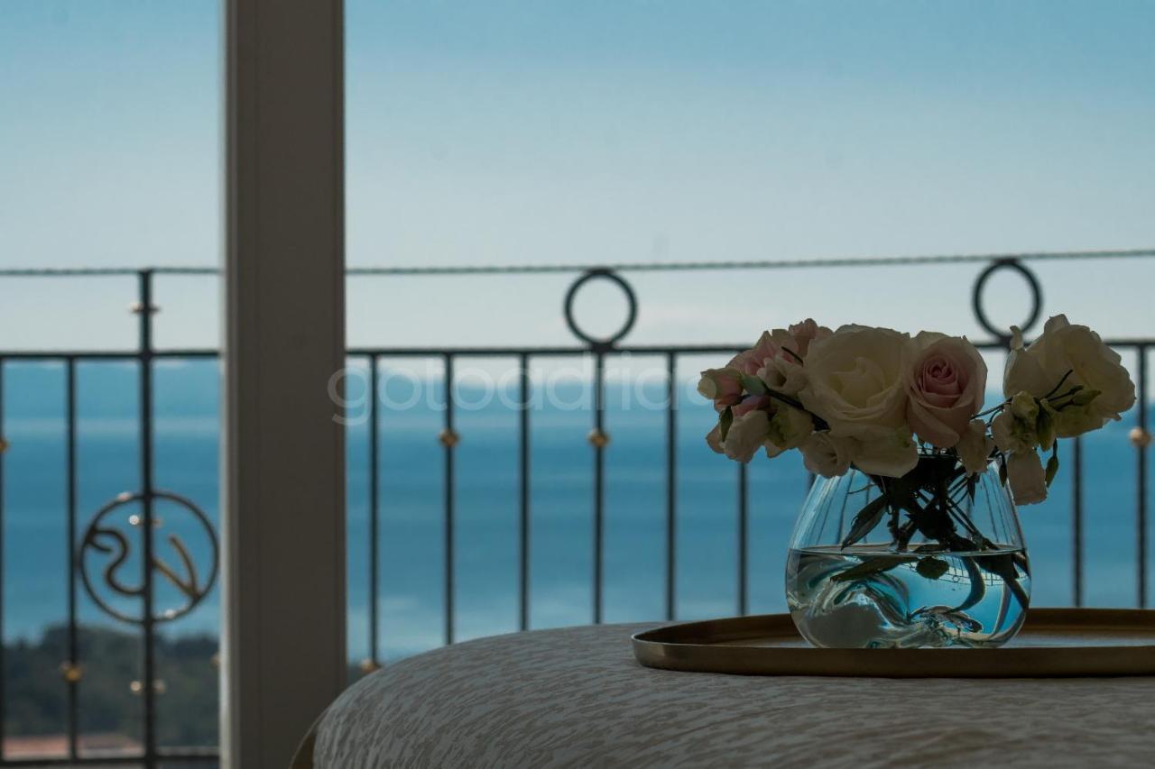 Villa Smaragd - Opal - Luxury Apt With Shared Pool And Private Hot Tub Makarska Exterior foto