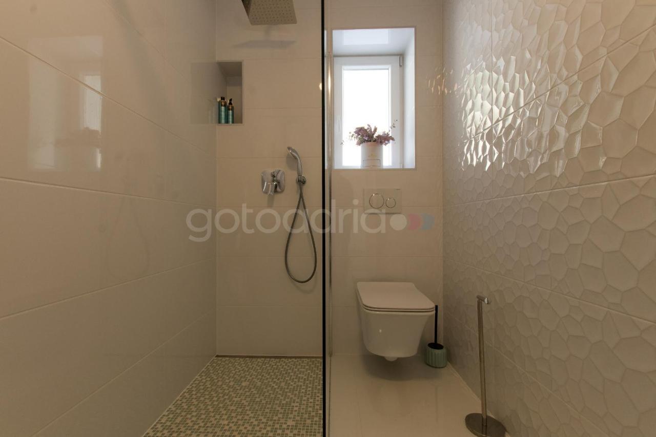 Villa Smaragd - Opal - Luxury Apt With Shared Pool And Private Hot Tub Makarska Exterior foto