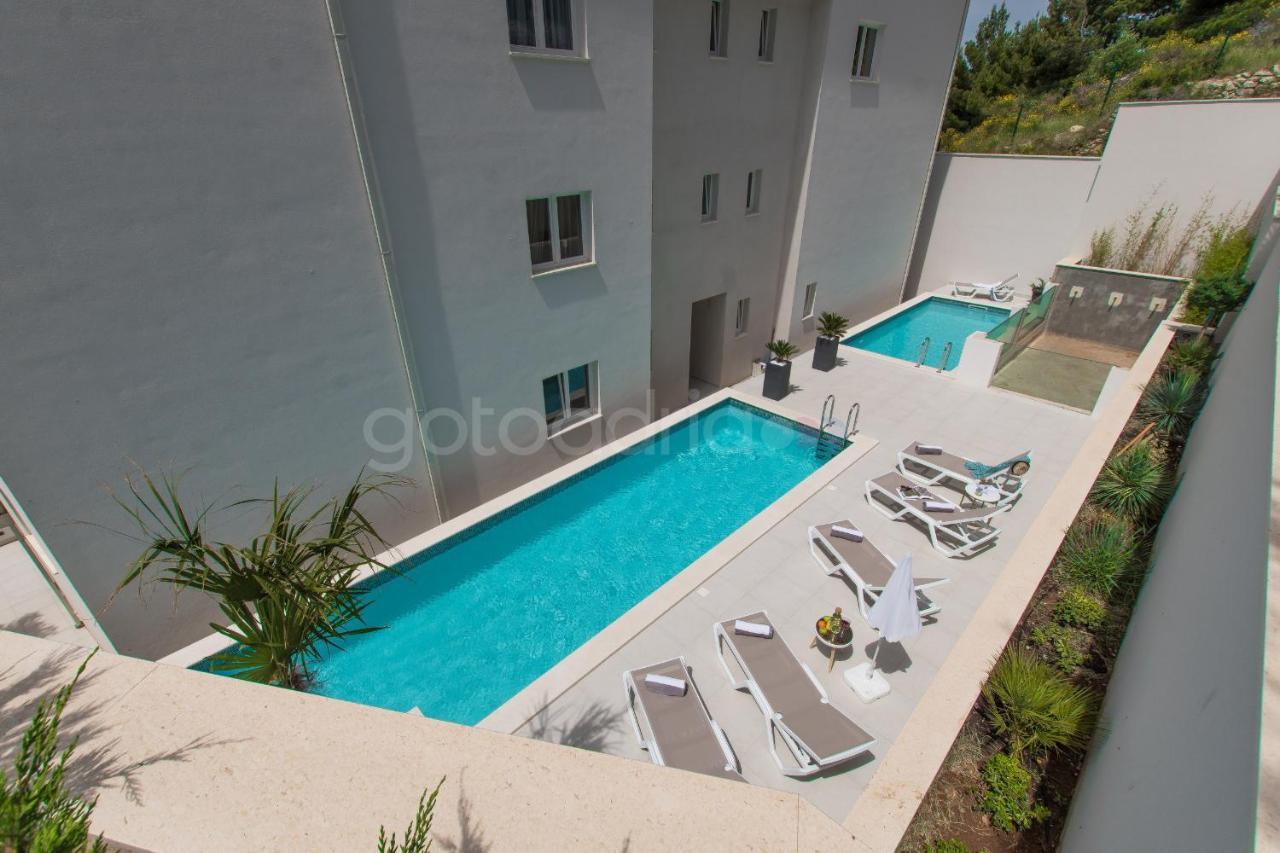 Villa Smaragd - Opal - Luxury Apt With Shared Pool And Private Hot Tub Makarska Exterior foto